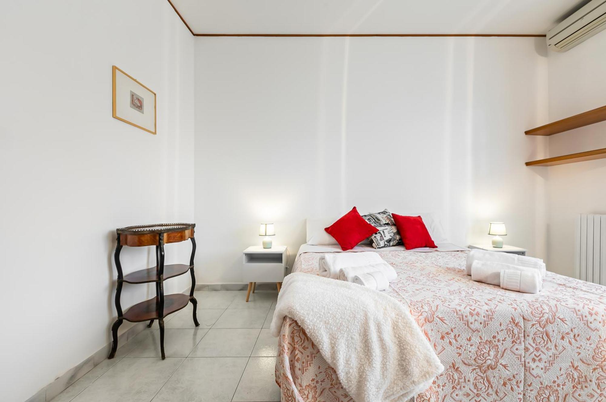 Palazzo Reale & Piazza Indipendenza Roomy Flat Palermo Bagian luar foto