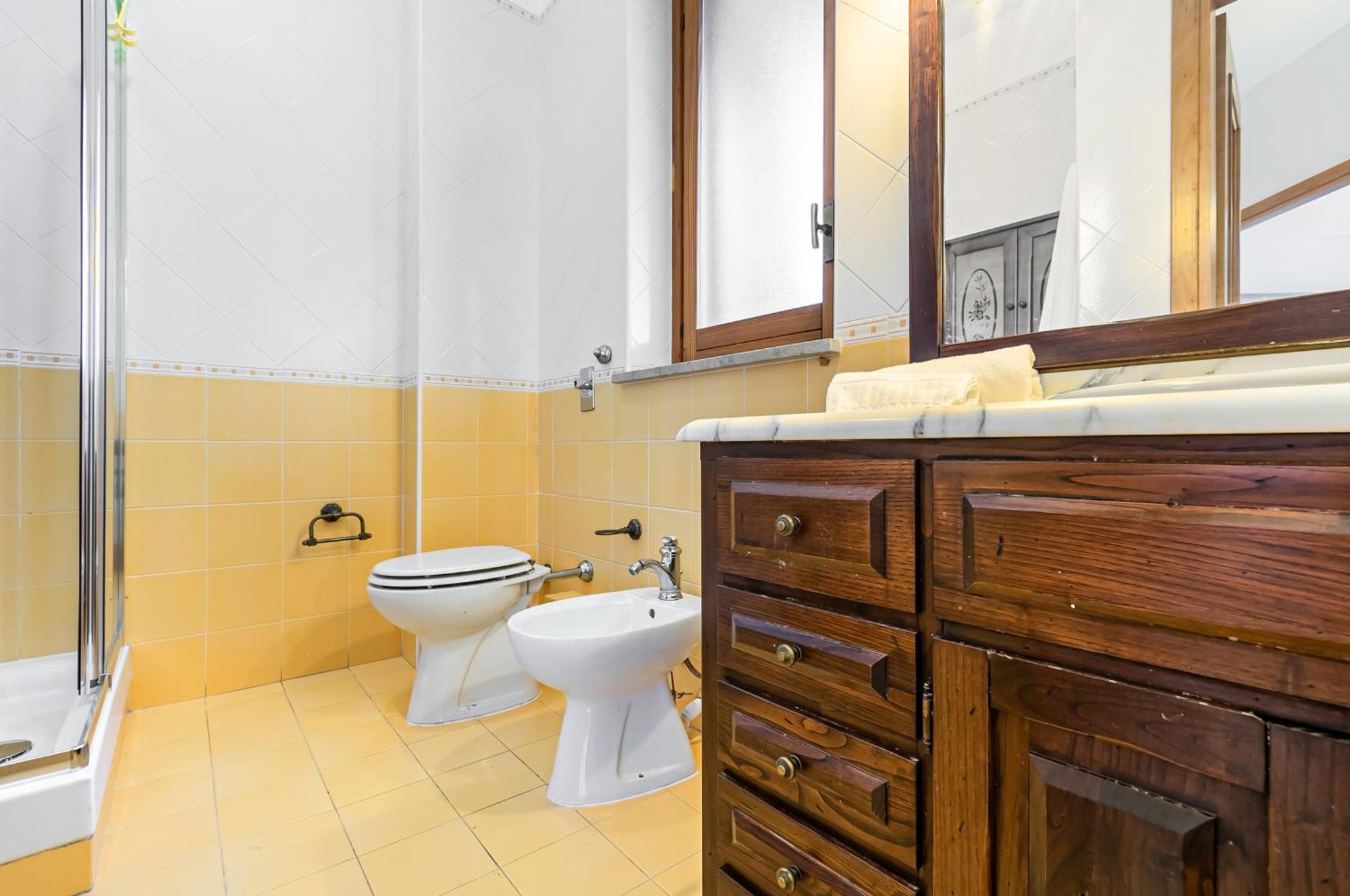 Palazzo Reale & Piazza Indipendenza Roomy Flat Palermo Bagian luar foto