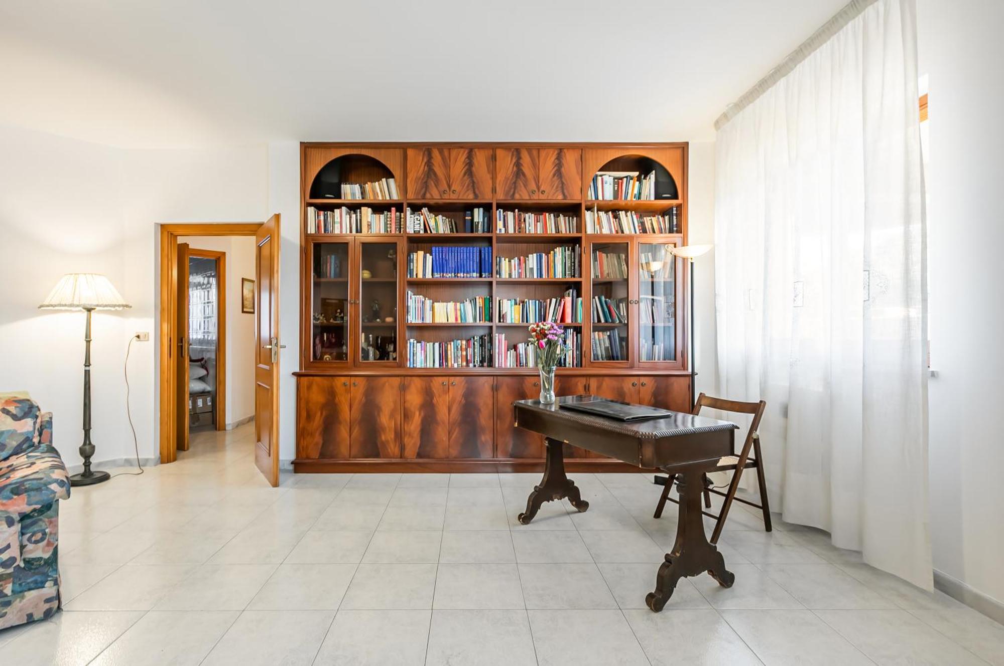 Palazzo Reale & Piazza Indipendenza Roomy Flat Palermo Bagian luar foto