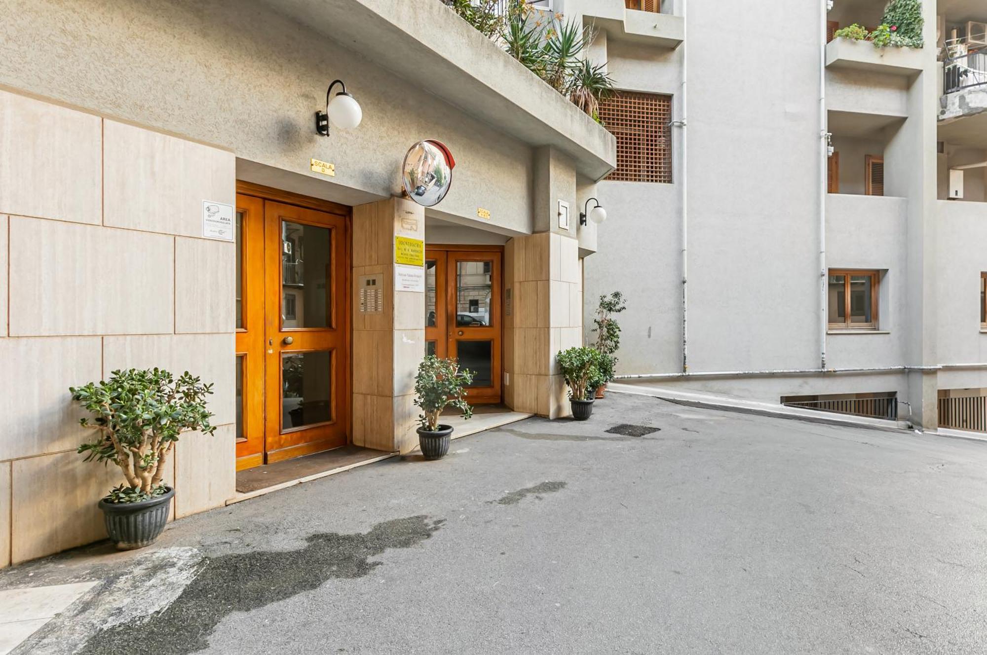 Palazzo Reale & Piazza Indipendenza Roomy Flat Palermo Bagian luar foto
